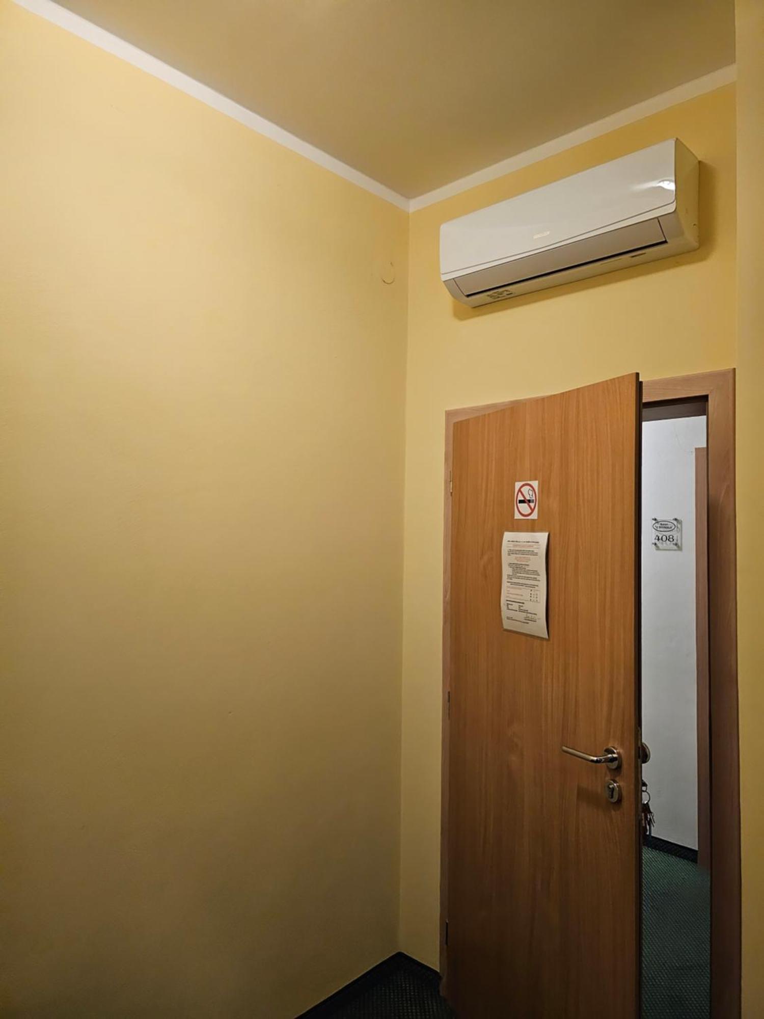 זנוימו Hotel U Divadla מראה חיצוני תמונה