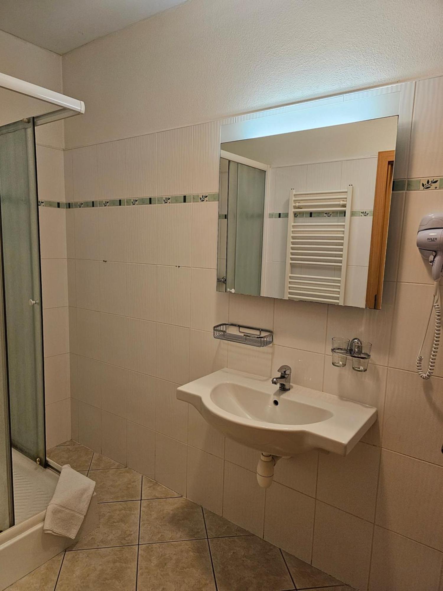 זנוימו Hotel U Divadla מראה חיצוני תמונה
