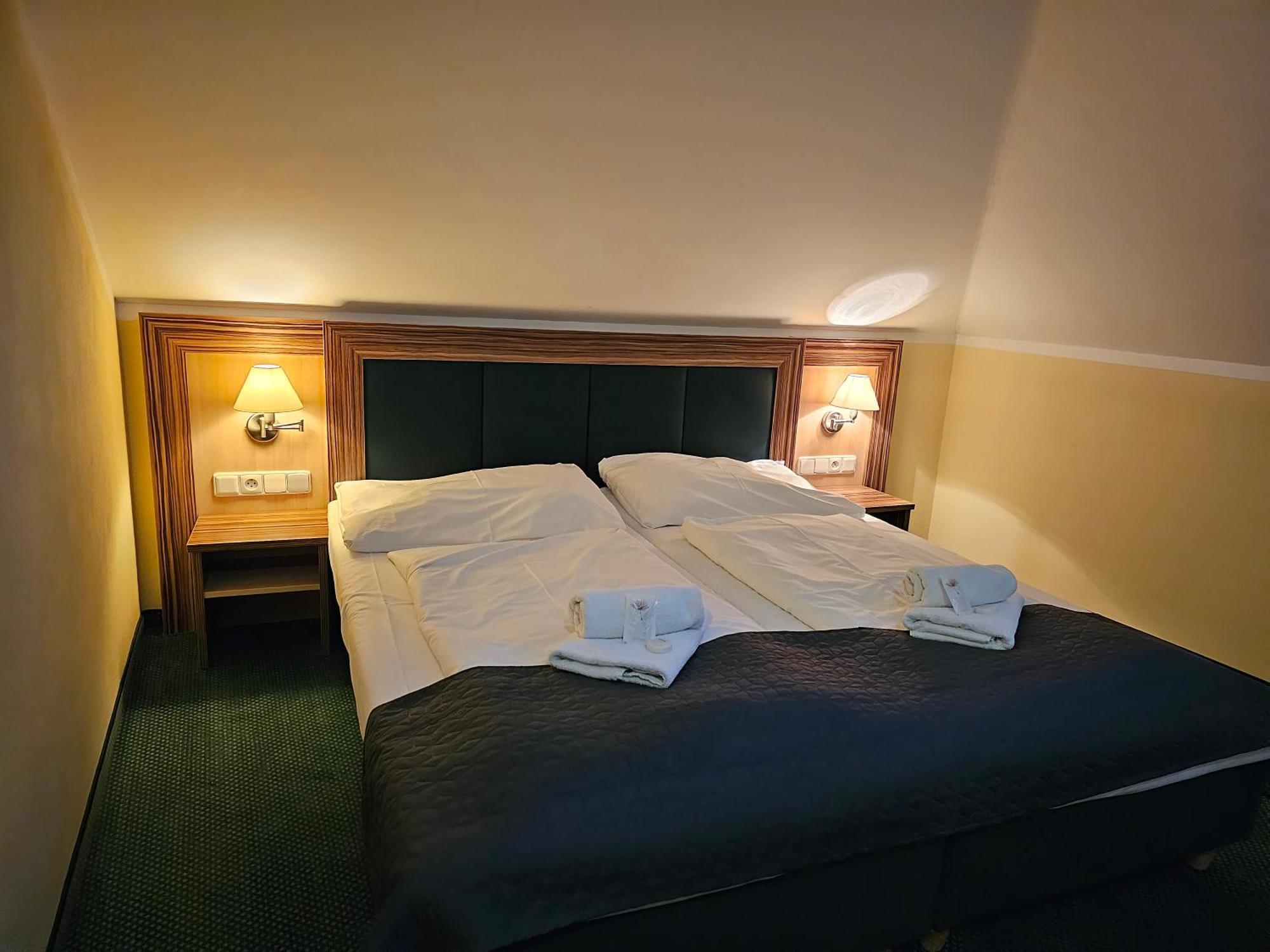 זנוימו Hotel U Divadla מראה חיצוני תמונה
