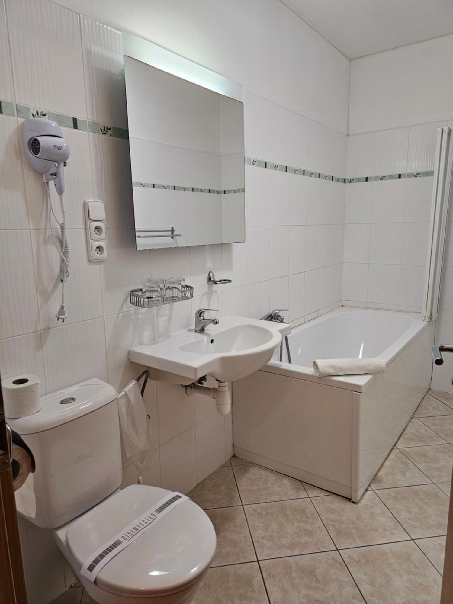 זנוימו Hotel U Divadla מראה חיצוני תמונה