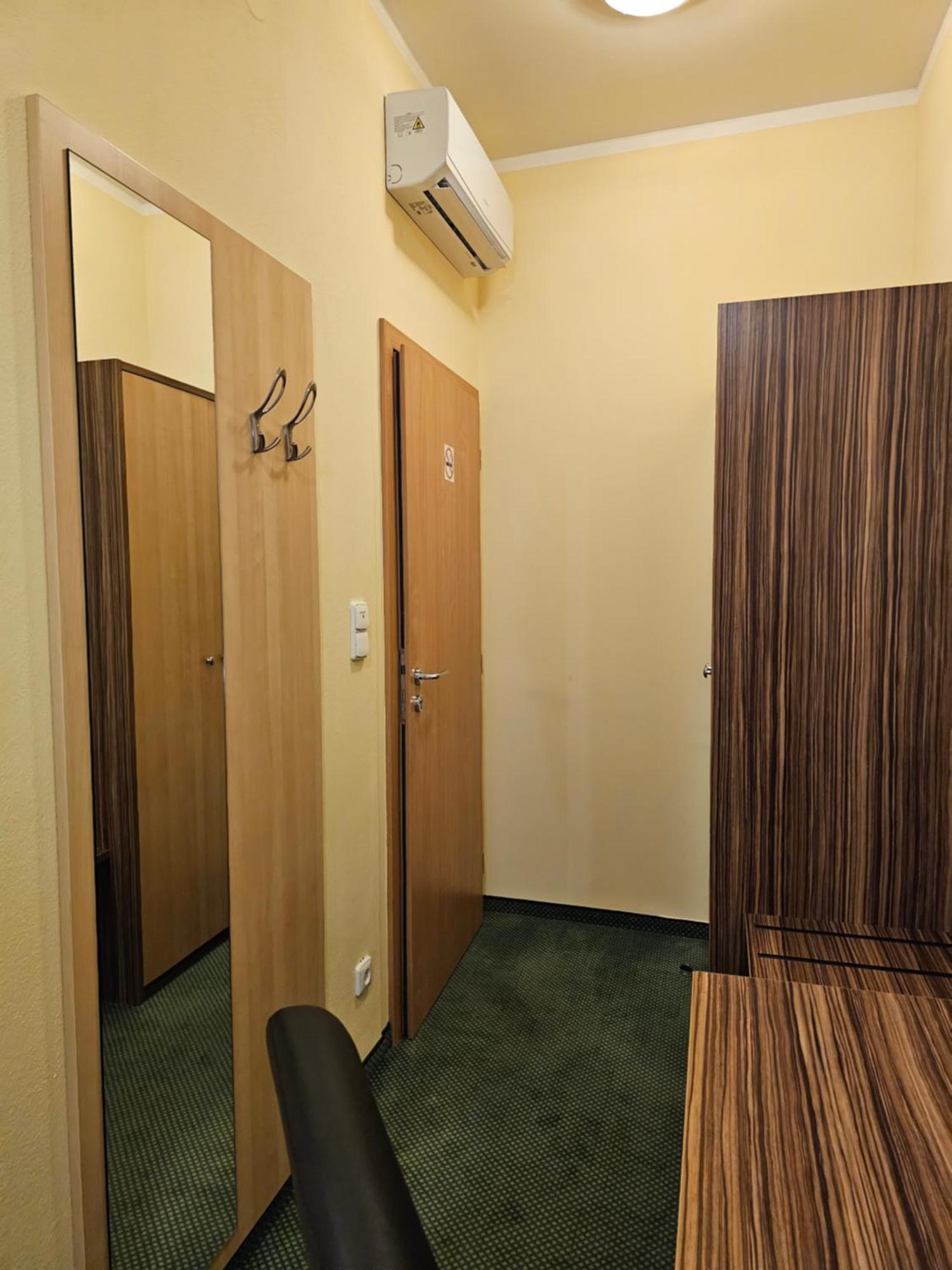 זנוימו Hotel U Divadla מראה חיצוני תמונה