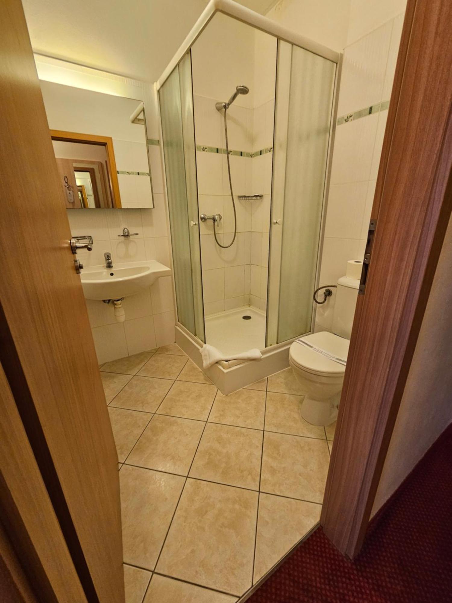 זנוימו Hotel U Divadla מראה חיצוני תמונה