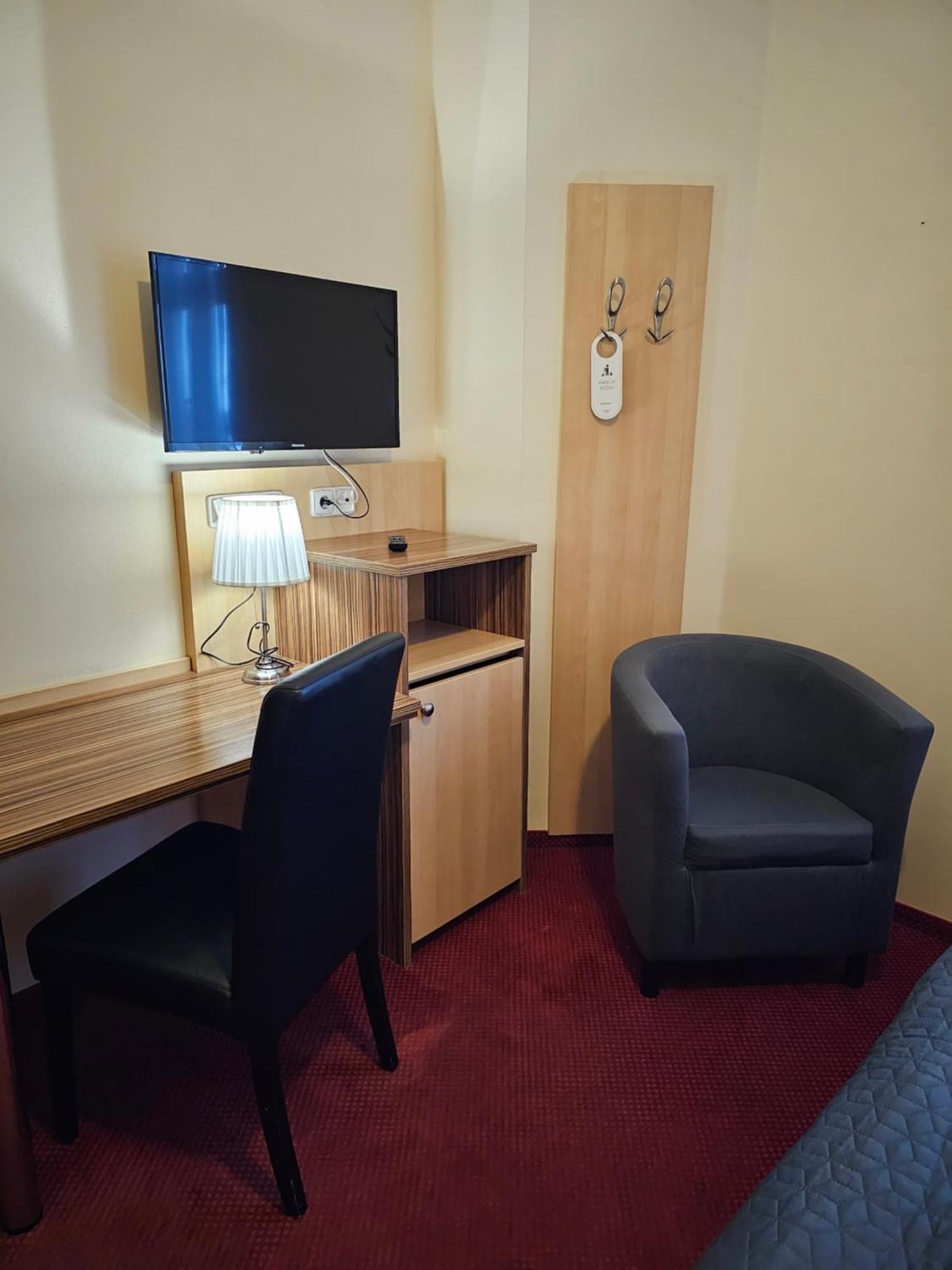 זנוימו Hotel U Divadla מראה חיצוני תמונה
