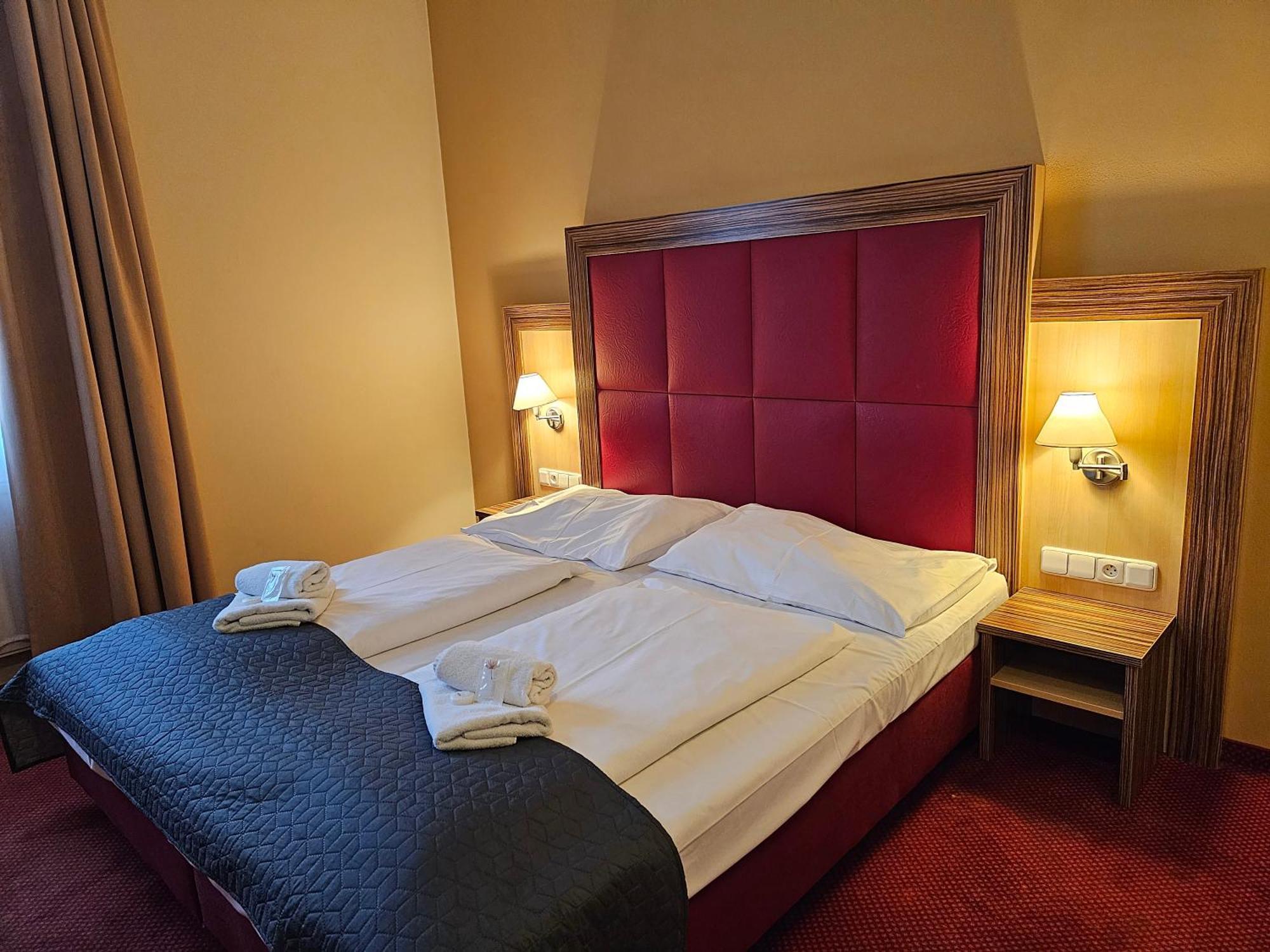 זנוימו Hotel U Divadla מראה חיצוני תמונה