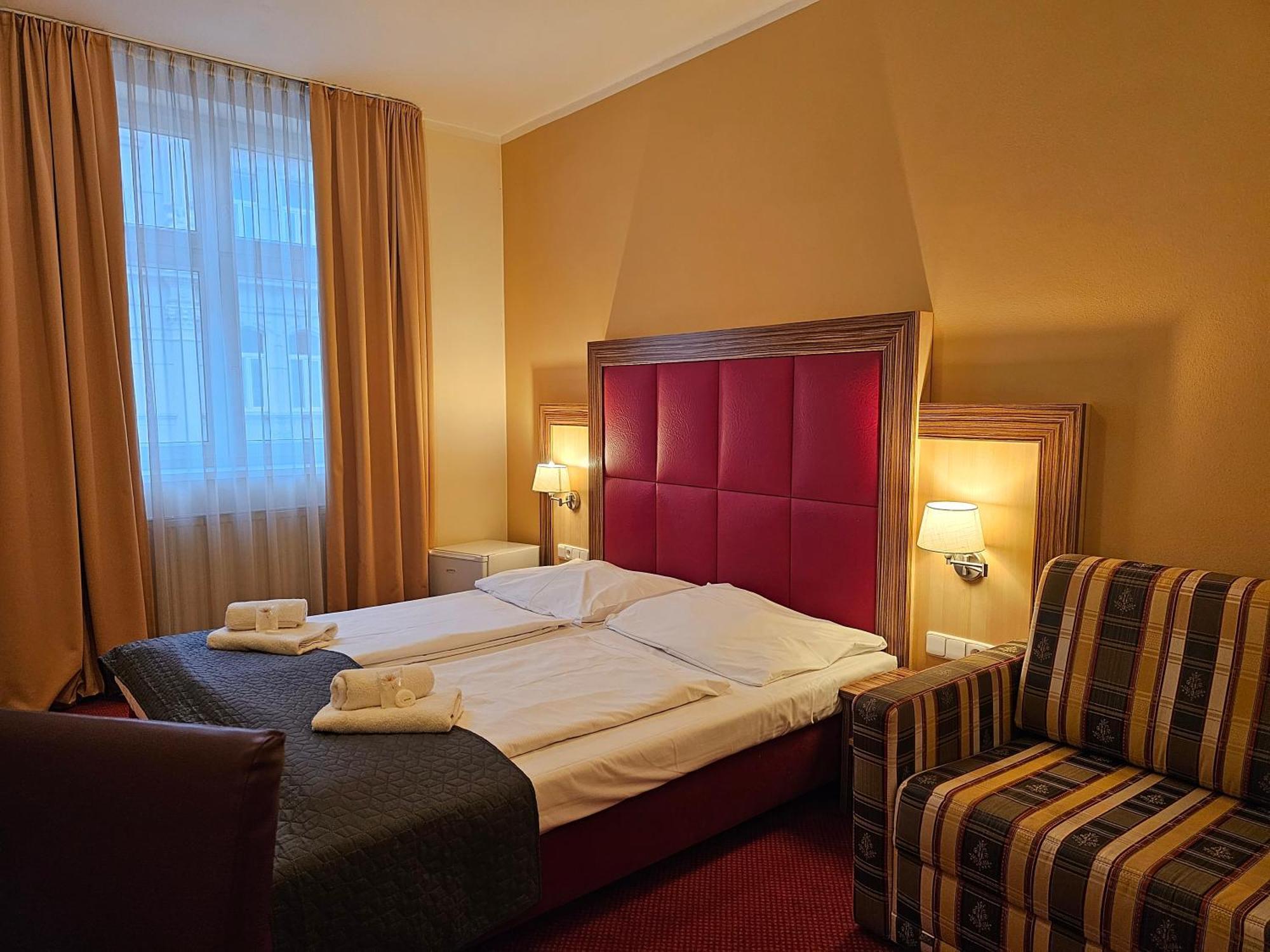 זנוימו Hotel U Divadla מראה חיצוני תמונה