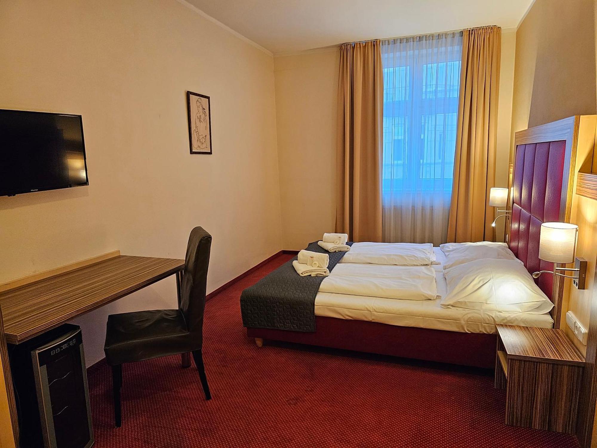 זנוימו Hotel U Divadla מראה חיצוני תמונה