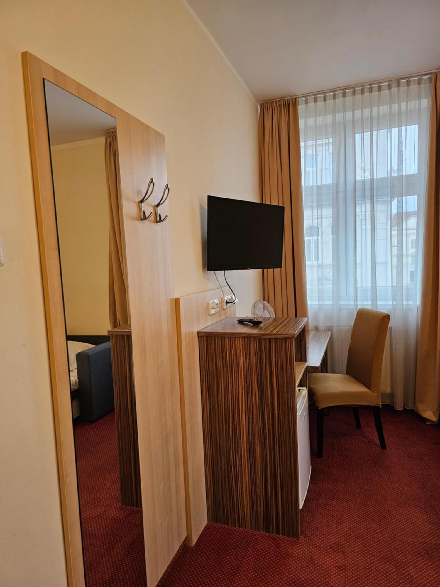 זנוימו Hotel U Divadla מראה חיצוני תמונה