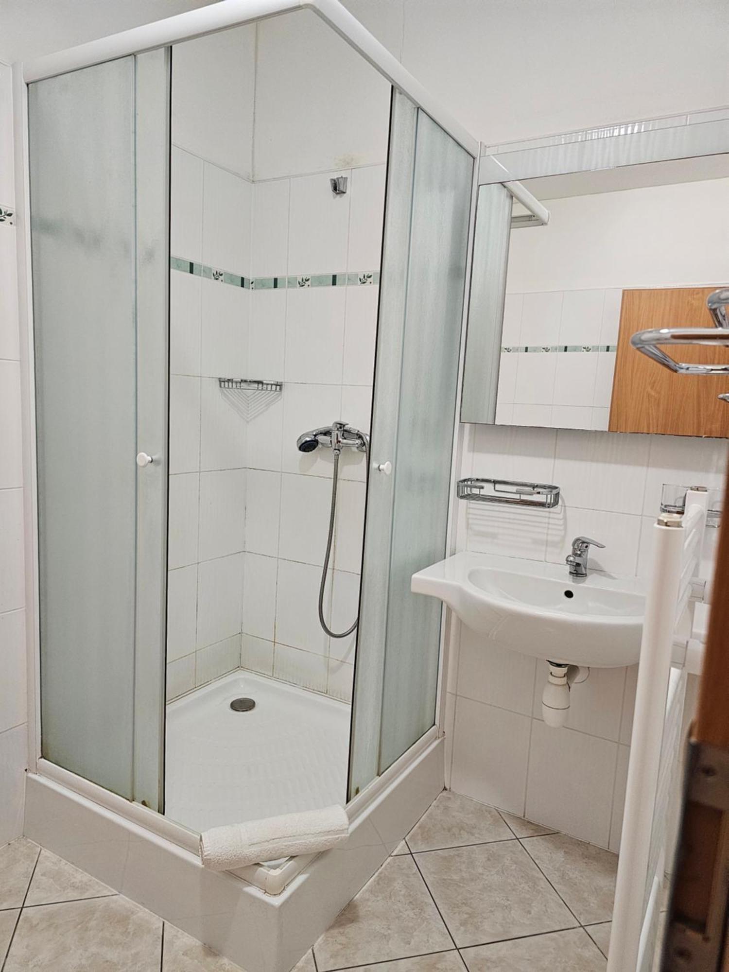 זנוימו Hotel U Divadla מראה חיצוני תמונה