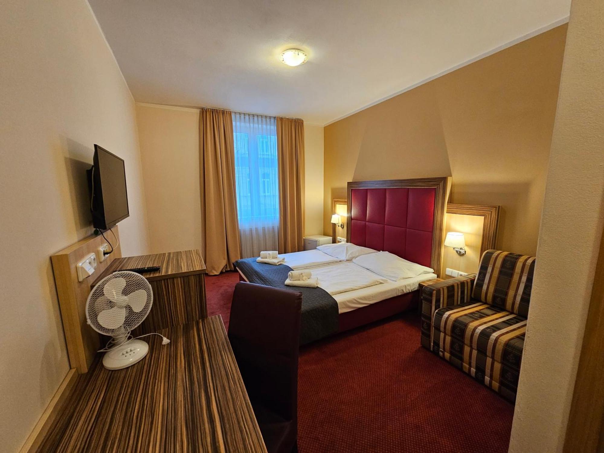 זנוימו Hotel U Divadla מראה חיצוני תמונה