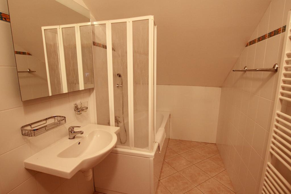 זנוימו Hotel U Divadla מראה חיצוני תמונה