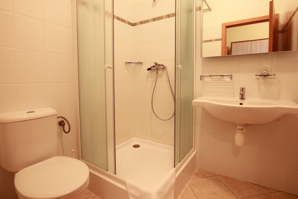 זנוימו Hotel U Divadla מראה חיצוני תמונה