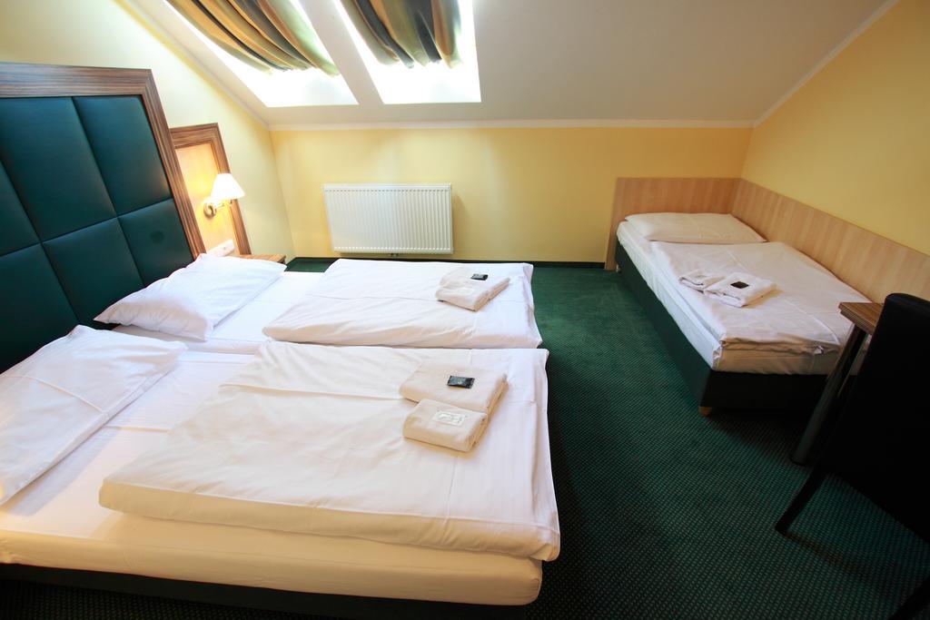 זנוימו Hotel U Divadla מראה חיצוני תמונה