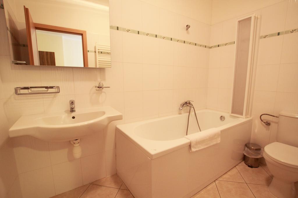 זנוימו Hotel U Divadla מראה חיצוני תמונה