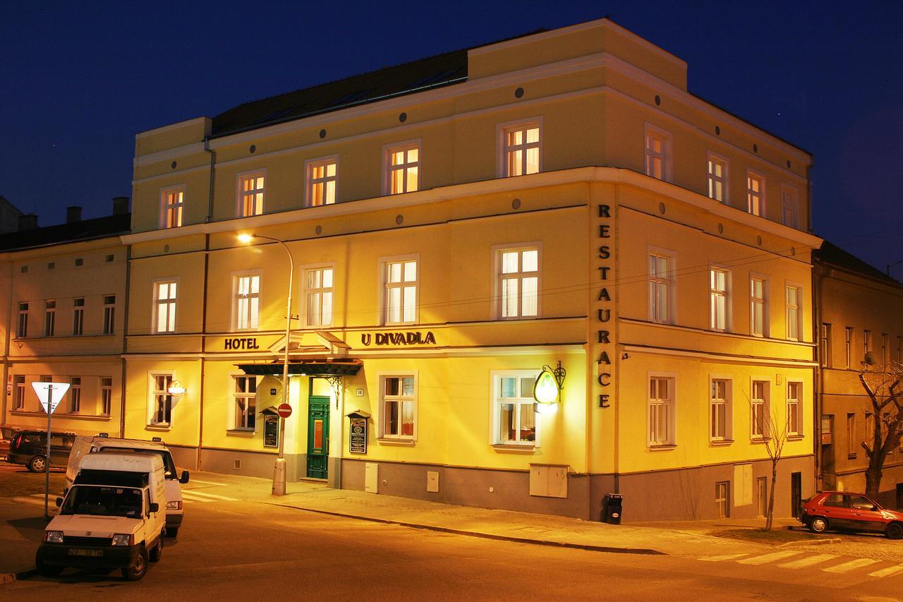 זנוימו Hotel U Divadla מראה חיצוני תמונה